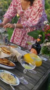 Jedlo v ubytovaní bed & breakfast alebo blízkom okolí