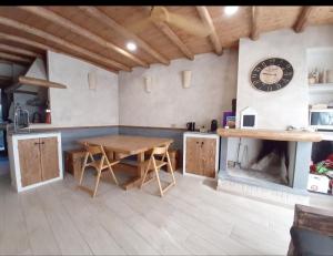 A kitchen or kitchenette at Villa Michela