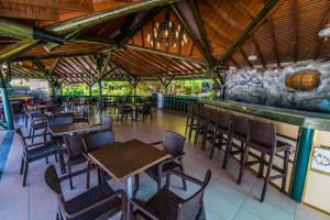 a restaurant with tables and chairs and a bar at Bieno Venüs Hotel - All Inclusive in Side