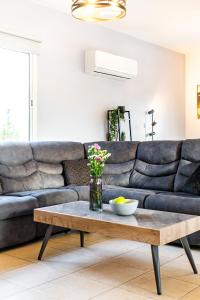 Posezení v ubytování Villa Soraya 1 by Ezoria Villas