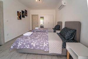 A bed or beds in a room at Portakal Çiçeği 1