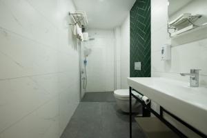 Koupelna v ubytování Polek Hotel + 37 fotografií
