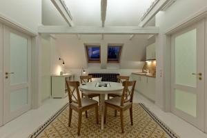 a kitchen and dining room with a table and chairs at Vila Balta Balta in Nida