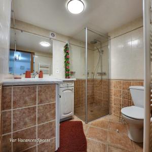 a bathroom with a shower and a toilet and a sink at Studio Romance dans la nature in Carnoules
