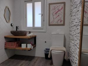 A bathroom at Villa andaluza relax y playa en entorno tranquilo