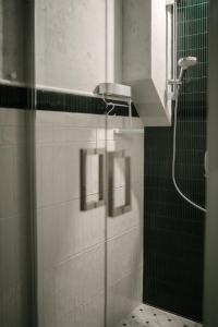 A bathroom at Apartament Nowy Swiat Még 23 kép