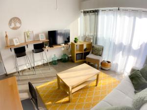 TV a/nebo společenská místnost v ubytování L'Ecrin Duplex Piscine Proche Plage Palavas + 11 fotografií