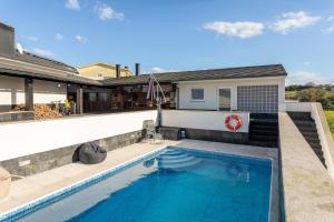 a swimming pool in the backyard of a house at Bandeira'S house in Antuã