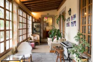 Uma rea de estar em Quinta Do Crestelo Aparthotel