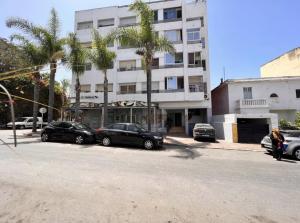 a group of cars parked in front of a building at Studio de charme Centrale Rabat in Rabat