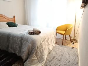 Postel nebo postele na pokoji v ubytování Hospedaje Gandía Centro