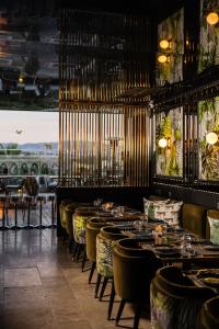 萨莱伊酒店餐厅或其他用餐的地方