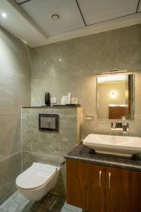 Koupelna v ubytování Royal Prime - A City Center Boutique Hotel In Jaipur