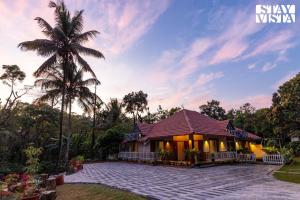 Κήπος έξω από το Tarang - The Nest 3BR with Lawn, AC, BBQ and Comp Breakfast- Coorg