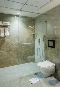 Koupelna v ubytování Royal Prime - A City Center Boutique Hotel In Jaipur