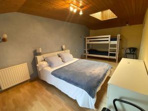 Ένα ή περισσότερα κρεβάτια σε δωμάτιο στο Gite La Villa des Coeurs Vendéens