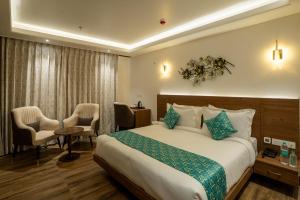 Postel nebo postele na pokoji v ubytování Royal Prime - A City Center Boutique Hotel In Jaipur