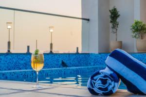 Bazén v ubytování Royal Prime - A City Center Boutique Hotel In Jaipur nebo v jeho okolí