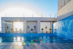 Bazén v ubytování Royal Prime - A City Center Boutique Hotel In Jaipur nebo v jeho okolí