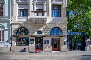 The facade or entrance of Hotel Mika Downtown