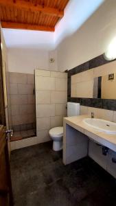 Koupelna v ubytování Pensao Porta do Vento