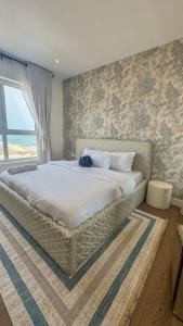 Postel nebo postele na pokoji v ubytování Sapphire Towers