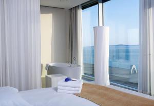 Ένα ή περισσότερα κρεβάτια σε δωμάτιο στο Radisson Blu Resort & Spa