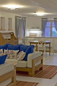 a living room with a couch and a kitchen at Vila Balta Balta in Nida