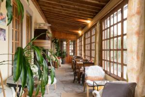 Uma rea de estar em Quinta Do Crestelo Aparthotel