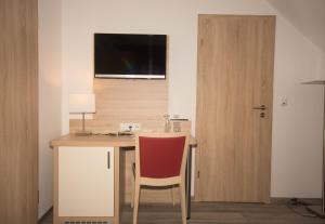 TV a/nebo společenská místnost v ubytování Hotel Sonne am Meer
