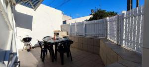 Un balcon sau o terasă la Maison 3 pièces Oléron 4 couchages La Brée Les Bains LBO000-051