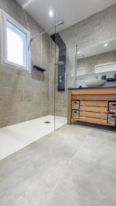 Kuchyň nebo kuchyňský kout v ubytování Villa Eden - Le luxe près des vignobles charentais