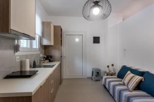 Kuchyň nebo kuchyňský kout v ubytování Avra 1 modern seaview home