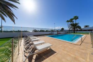 The swimming pool at or close to Salt Apartments Vistalmar