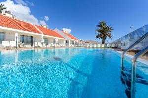 The swimming pool at or close to Salt Apartments Vistalmar