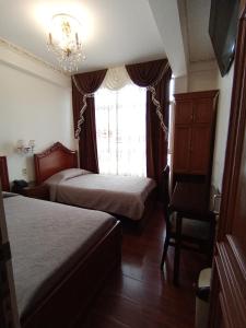 a hotel room with two beds and a window at Hostal Terrabella SRL in La Paz +27 photos