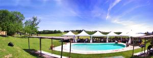 Πισίνα στο ή κοντά στο Agriturismo Fattoria Santa Vittoria