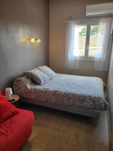 Ένα ή περισσότερα κρεβάτια σε δωμάτιο στο Belle villa climatisée avec Wifi, 2 chambres et jolie terrasse aménagée, à 3km de la plage à PORTIRAGNES LXCHARD7