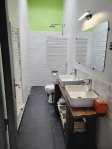 Ένα μπάνιο στο Belle villa climatisée avec Wifi, 2 chambres et jolie terrasse aménagée, à 3km de la plage à PORTIRAGNES LXCHARD7