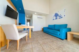 A seating area at Salt Apartments Vistalmar