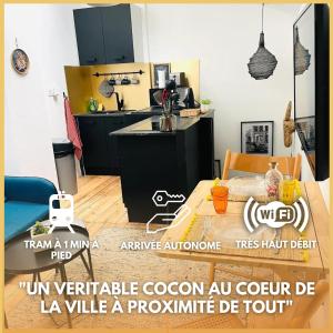 a room with a kitchen with a table in it at L'Arôme - Studio intimiste à deux pas du tram et des facultés in Talence