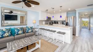 Ocean View Treehouse Double King Suite 3403的厨房或小厨房