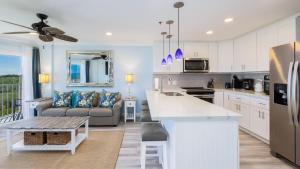 Ocean View Treehouse Double King Suite 3403的厨房或小厨房