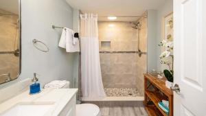 Ocean View Treehouse Double King Suite 3403的一间浴室