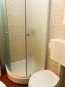 Koupelna v ubytování Muresenilor Central Apartments Brasov + 20 fotografií