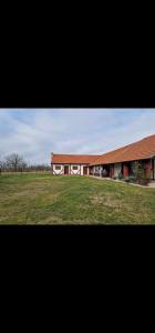 Το κτήριο όπου στεγάζεται  η παραθεριστική κατοικία