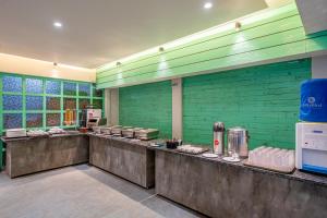 Hotel StayBird - Nest, Kharadi的咖啡和沏茶工具