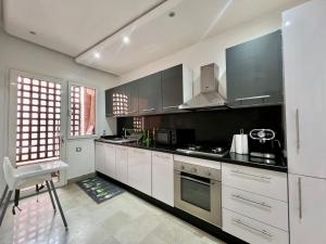 Una cocina o cocineta en Marrakech Golf City PRESTIGIA