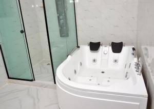 Gallery image of Efnt Apartments in Iranla +26 photos