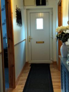 Gambar di galeri bagi Cozy Holiday Home in the Scenic Glen of Aherlow di Aherlow